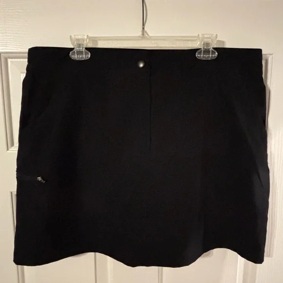 32 Degrees Classic Black Skort with Pockets - Picture 2 of 16